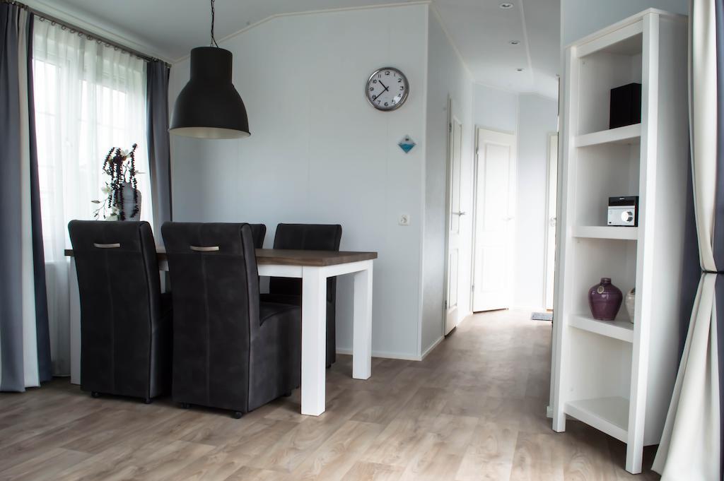 Chaletverhuur-Olmenduin Serooskerke  Room photo